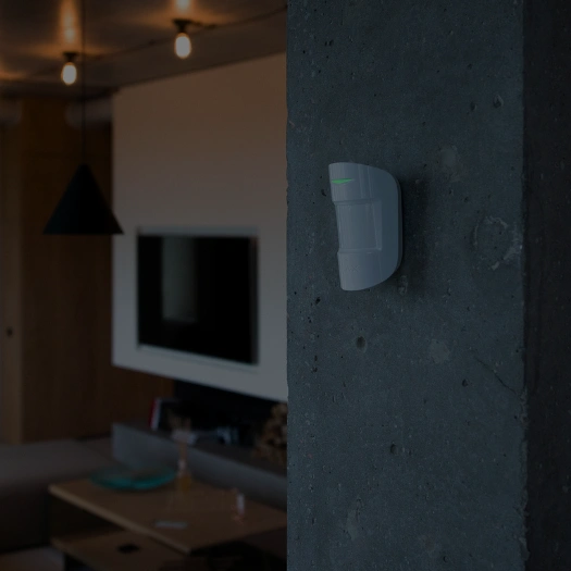 Komponente einer Alarmanlage und Nahaufnahme Bewegungsmelder eines Alarmsystems